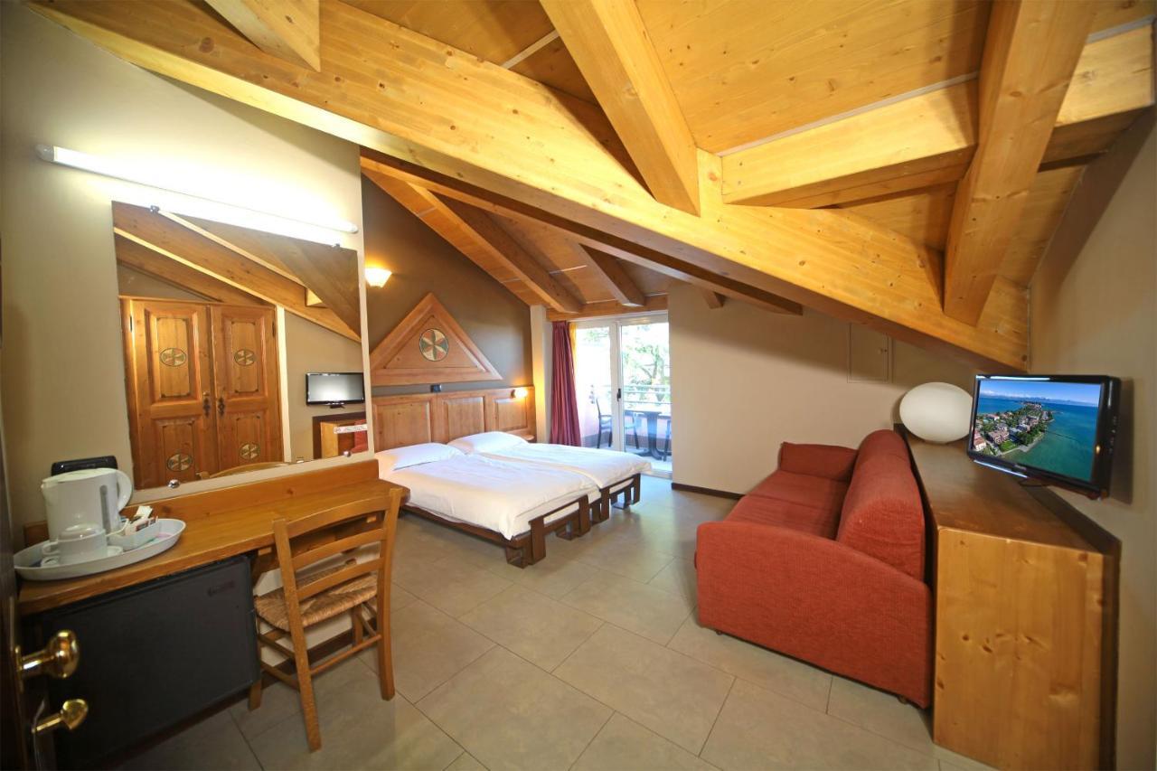 Hotel Smeraldo ซีร์มิโอเน ภายนอก รูปภาพ