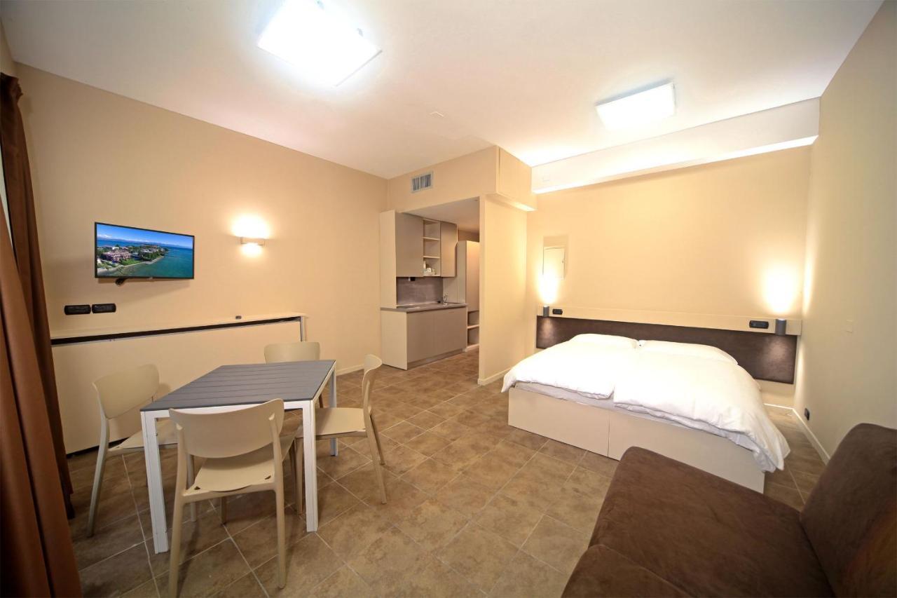 Hotel Smeraldo ซีร์มิโอเน ภายนอก รูปภาพ