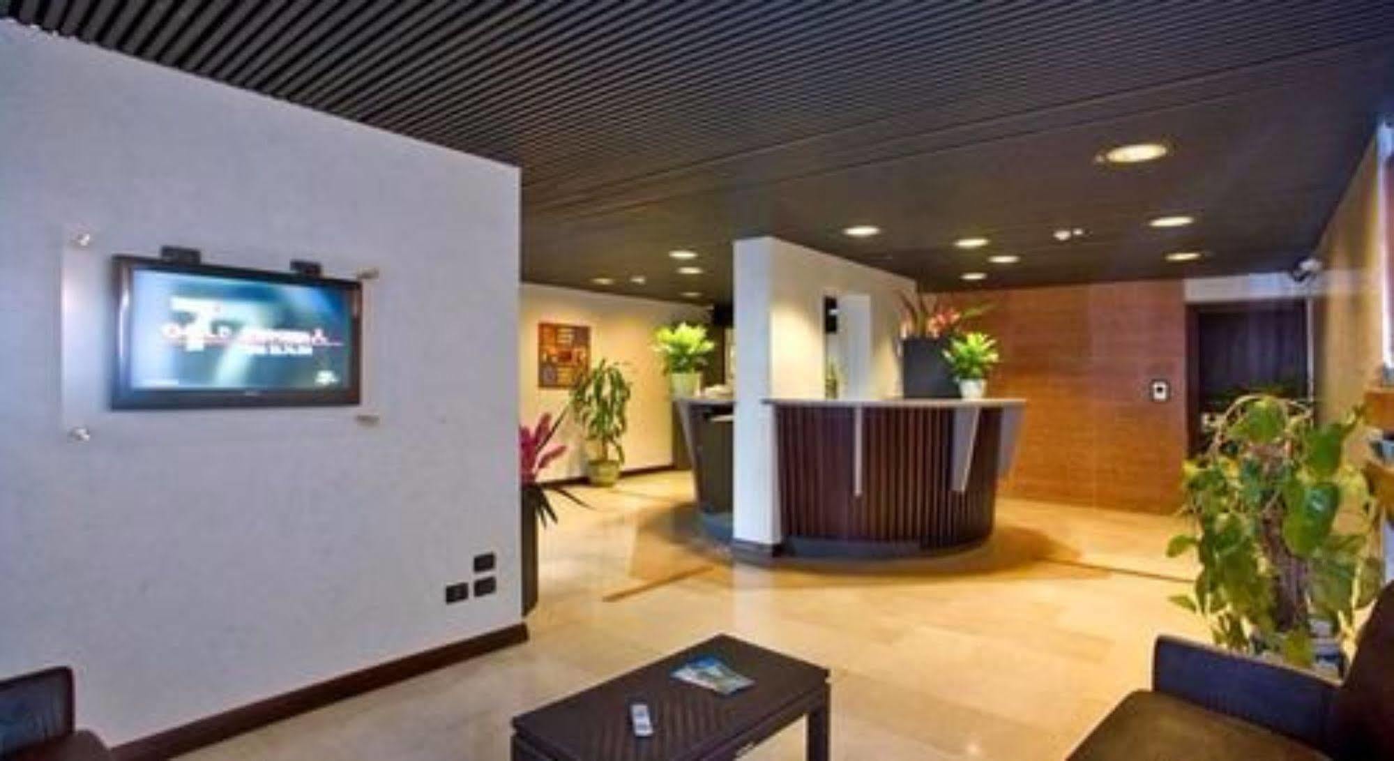Hotel Smeraldo ซีร์มิโอเน ภายนอก รูปภาพ
