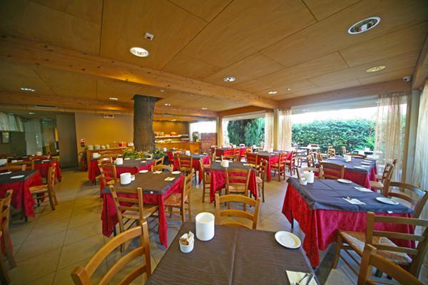 Hotel Smeraldo ซีร์มิโอเน ภายนอก รูปภาพ