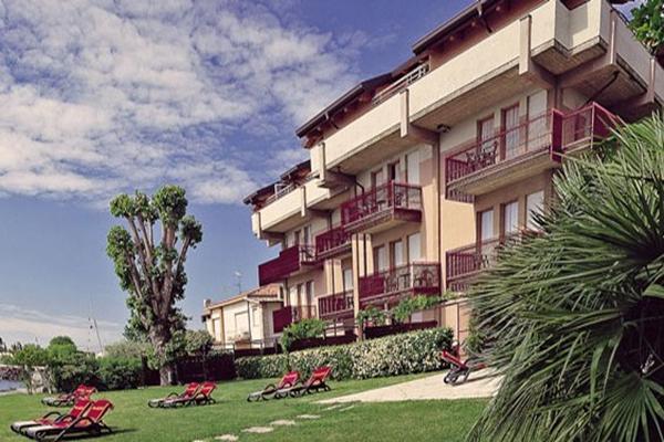 Hotel Smeraldo ซีร์มิโอเน ภายนอก รูปภาพ